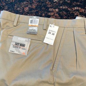 Dockers Men’s Classic Fit Pleated Khaki